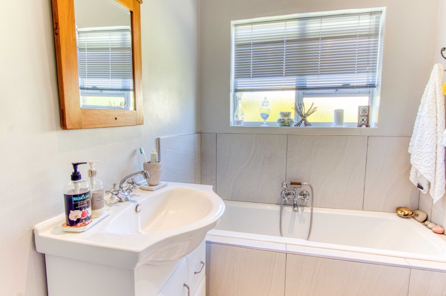 3 Bedroom Property for Sale in Somerset Ridge Western Cape